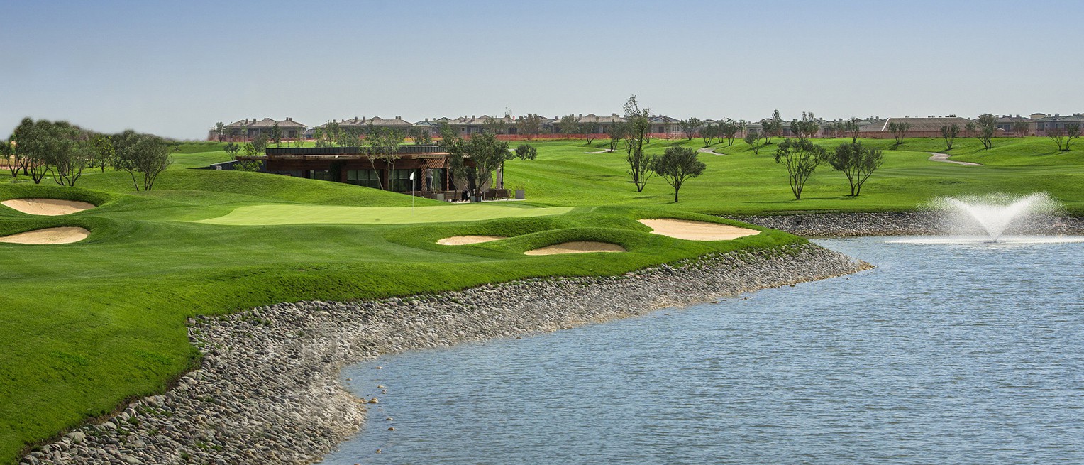 Baku: Dreamland Golf Club Tour with Instructor & Transfer