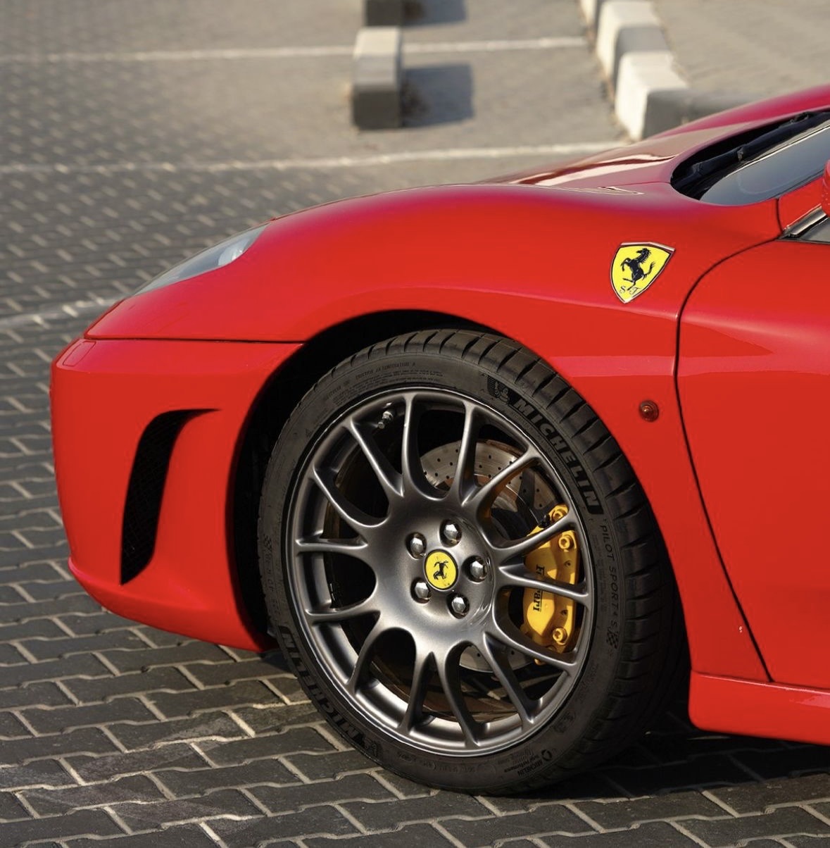 Ferrari 4