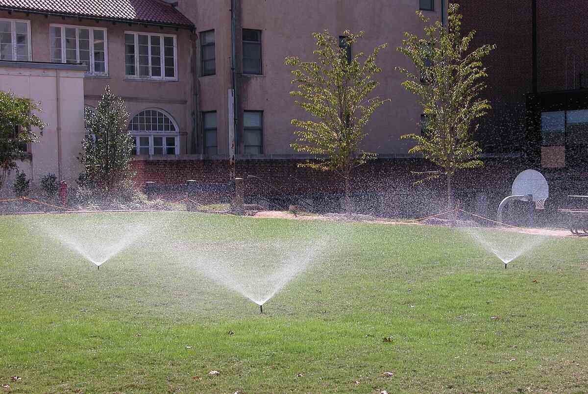 Efficient sprinkler system for Lawn
