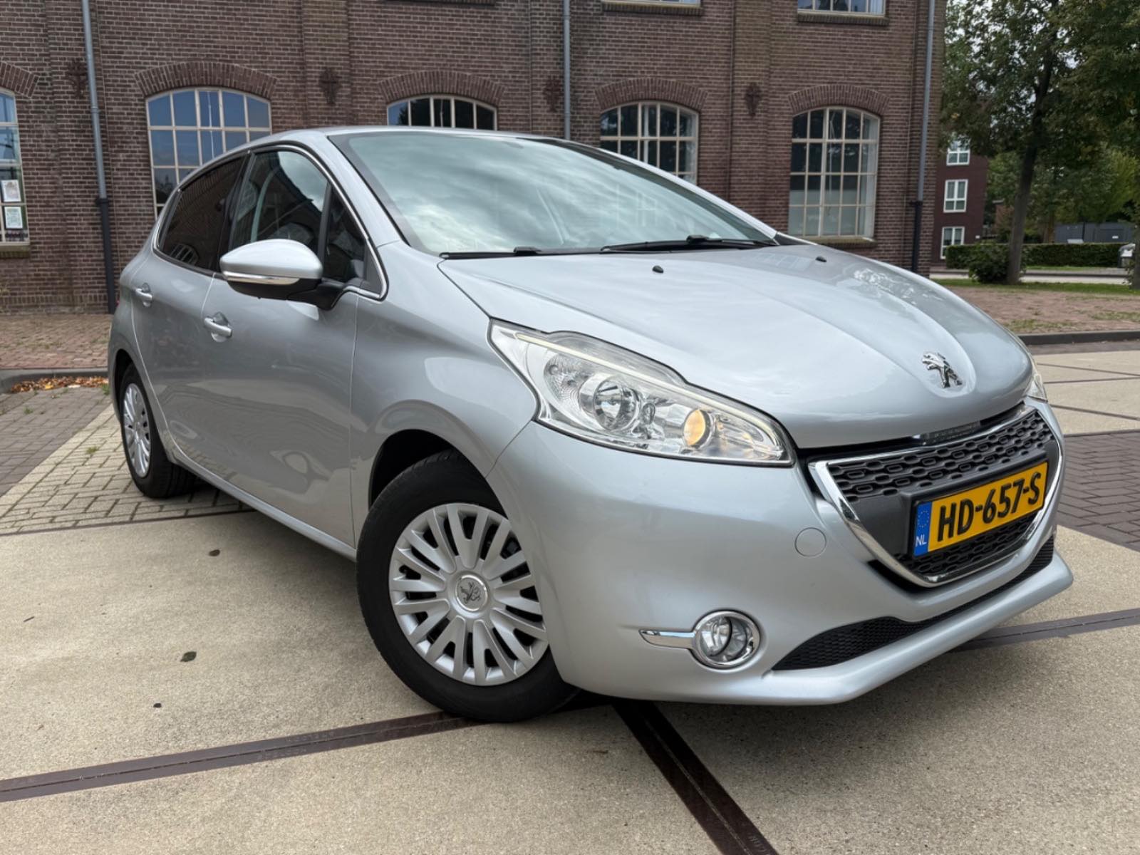 Peugeot 208 foto 3