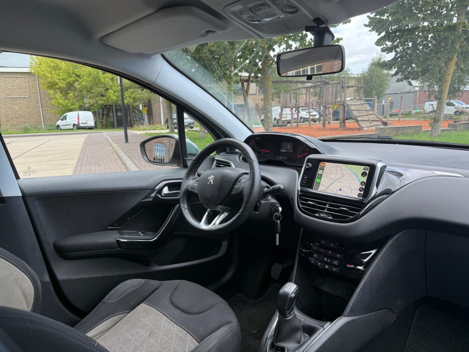 Peugeot 208 foto 4