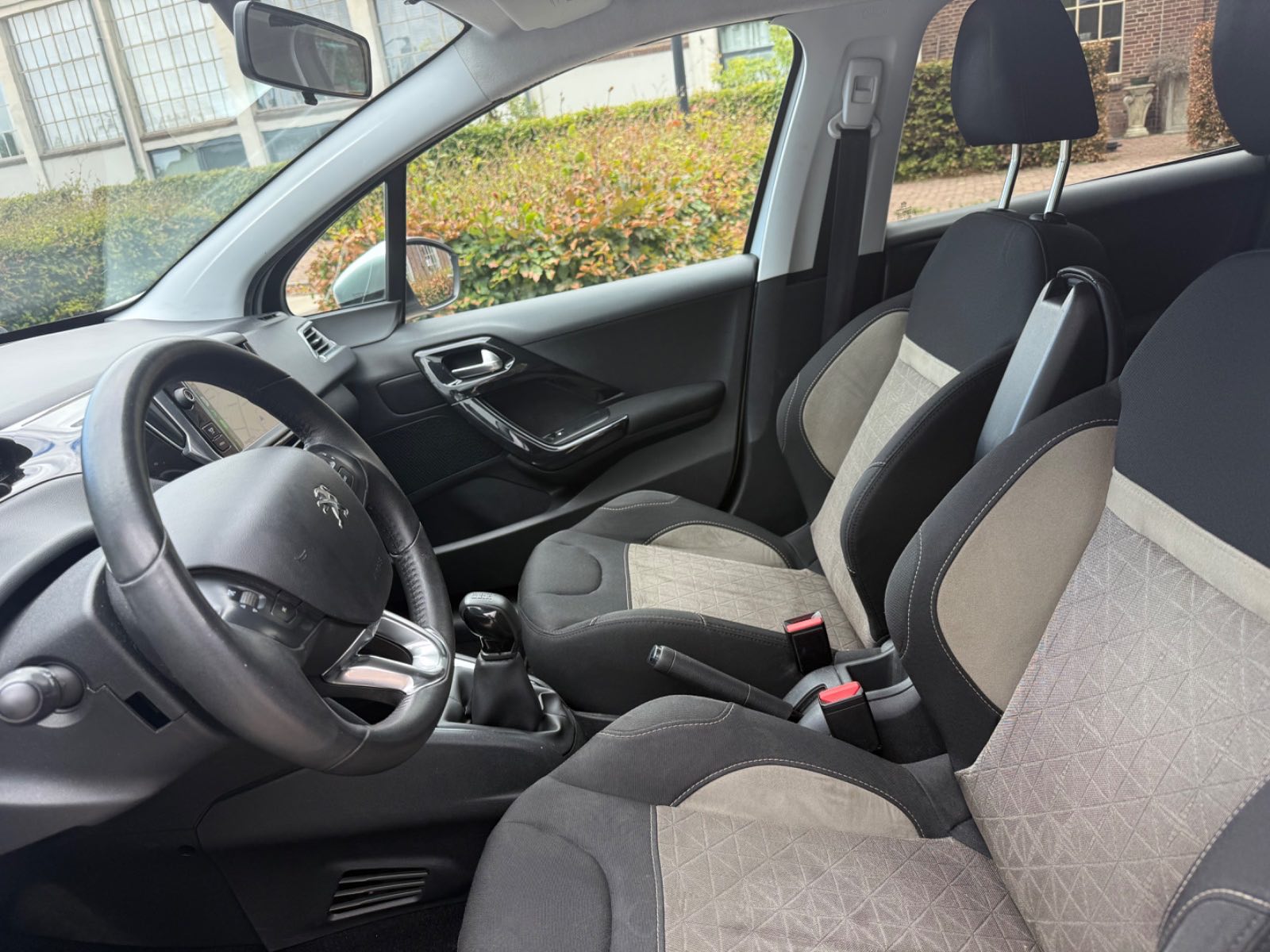 Peugeot 208 foto 5