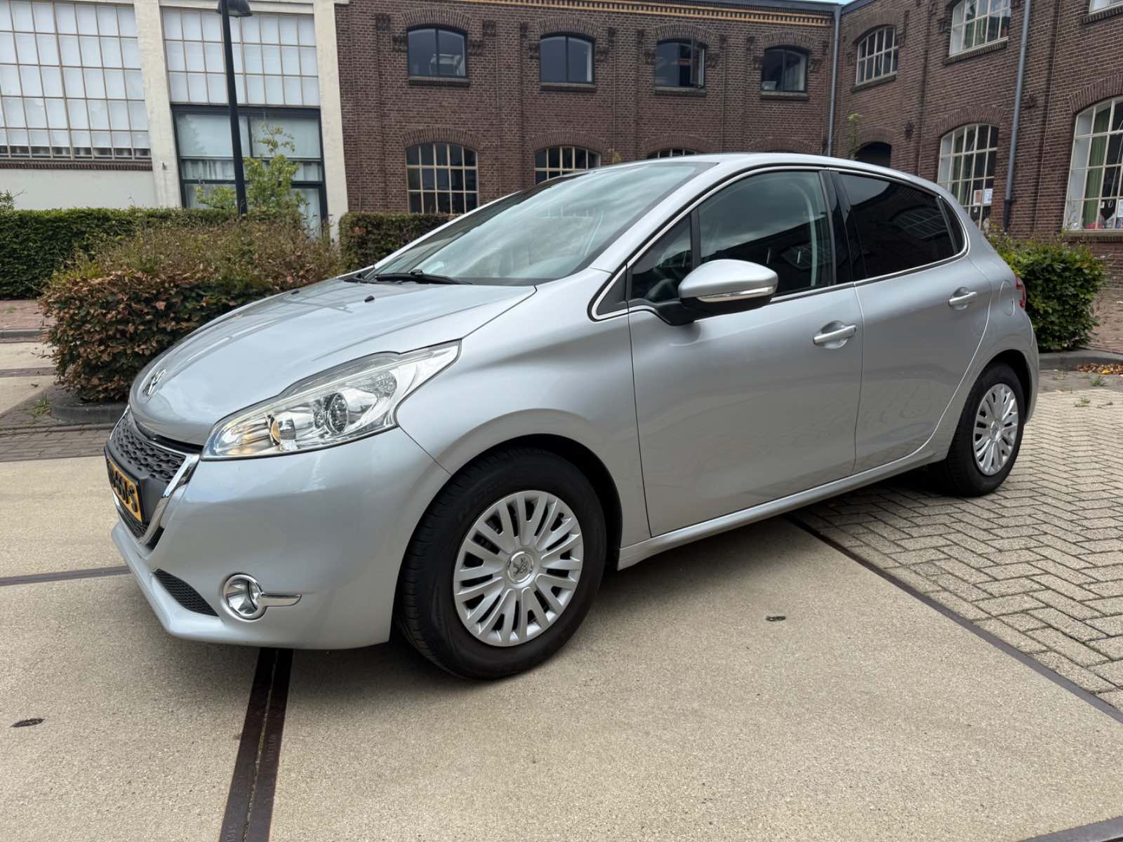 Peugeot 208 foto 6