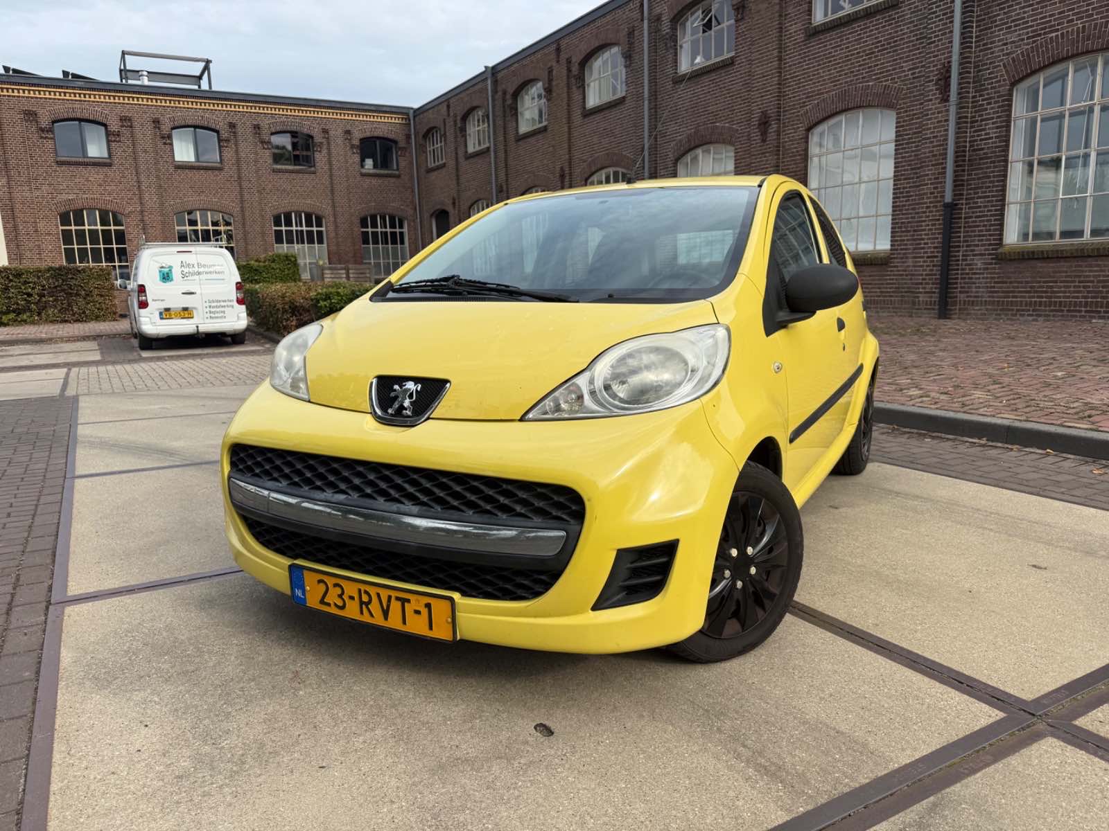 Peugeot 107 1.0 - 5 Deurs foto 1