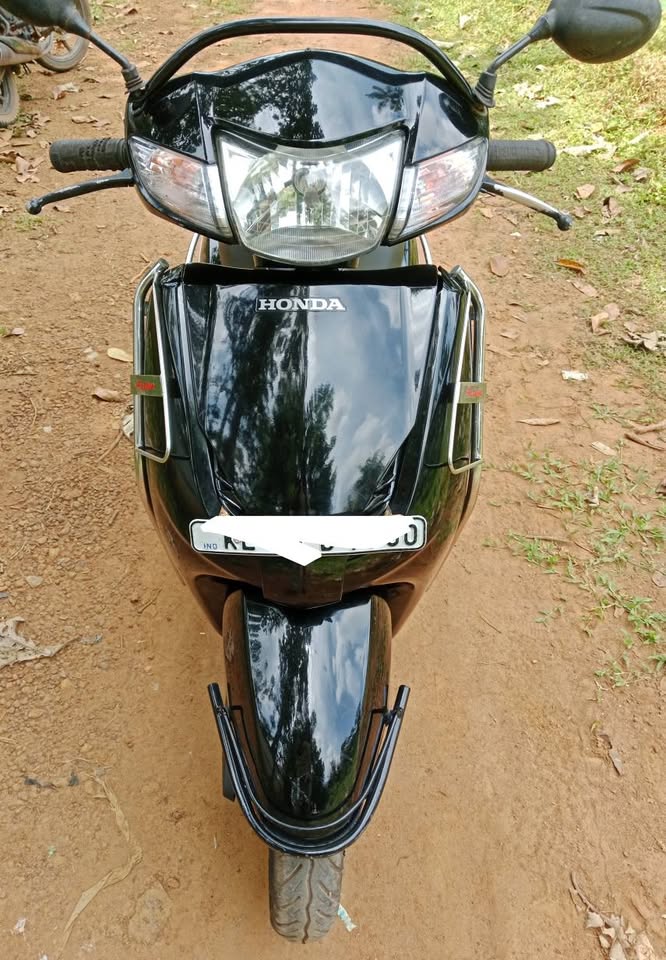 Honda Activa 2013 for sale at sasthamcotta Bharanikkavu,Kollam