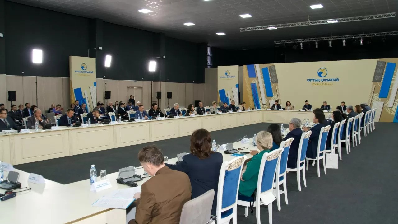 Ұлттық құрылтайдың үшінші отырысы қарсаңында қандай мәселелер қаралды?