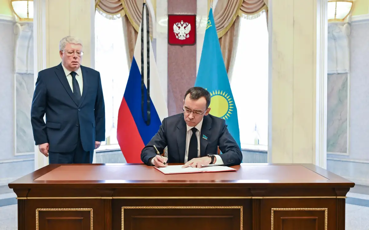 Сенат төрағасы мен премьер-министр Ресей елшілігіне барып көңіл айтты