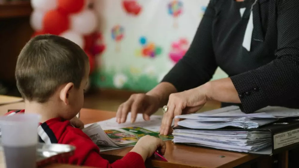 Оқу-ағарту министрлігі бала құқығы жөніндегі аймақтық уәкілдердің нөмірін жариялады