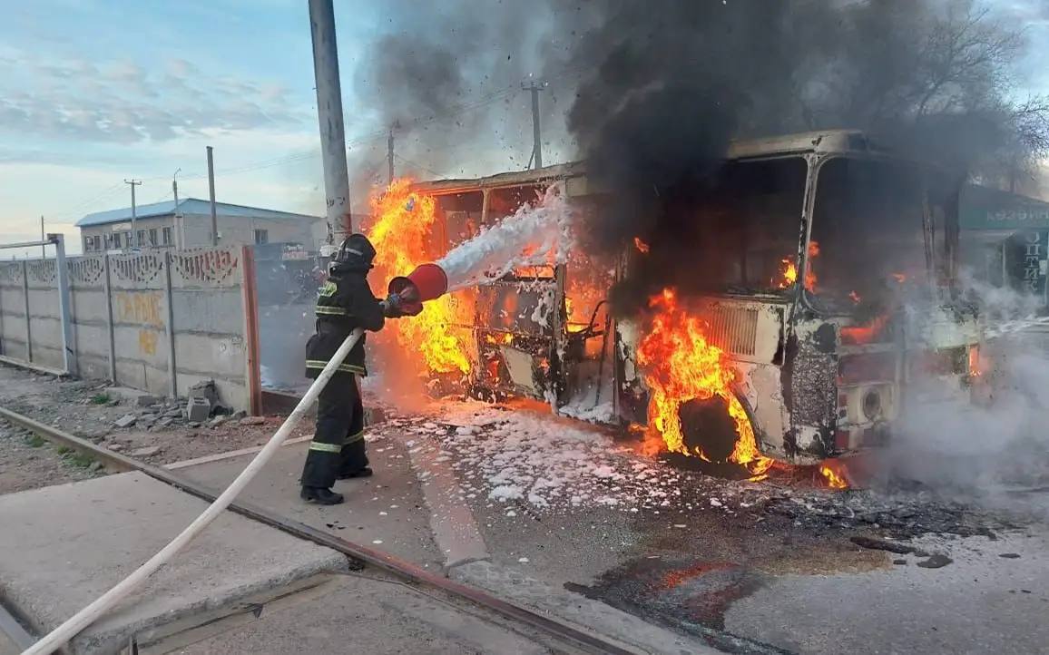 Таразда автобус өртеніп кетті
