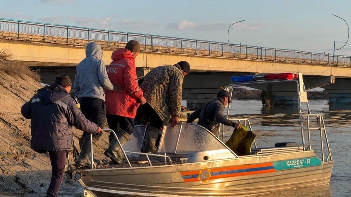 Су тасқыны: 38 мыңнан астам адам үйлеріне оралды