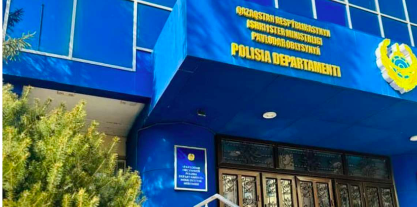 Павлодарский школьник поранил ножом одноклассника и учителя