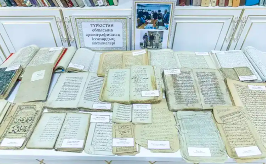 Копию старейшего Корана на тюркском языке привезли в Казахстан