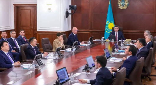 Бектенов дал 3 месяца на устранение проблем с мобильной связью