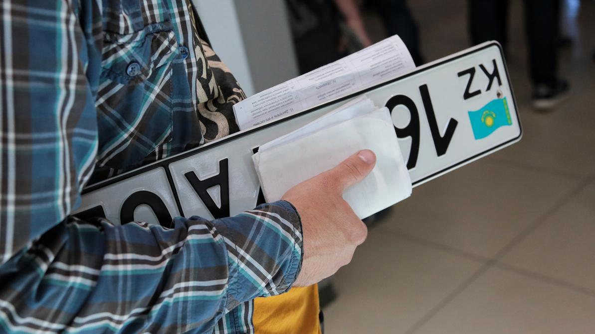 Павлодар облысында шетелдік көліктерді заңсыз тіркегендер анықталды