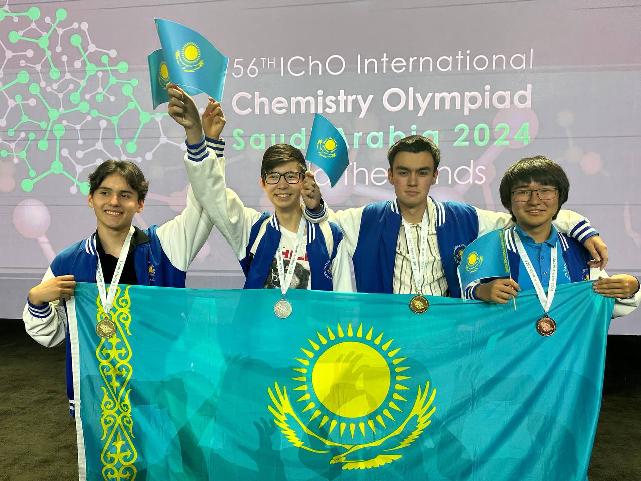 Мемлекет басшысы химиядан Халықаралық олимпиада жеңімпаздарын құттықтады