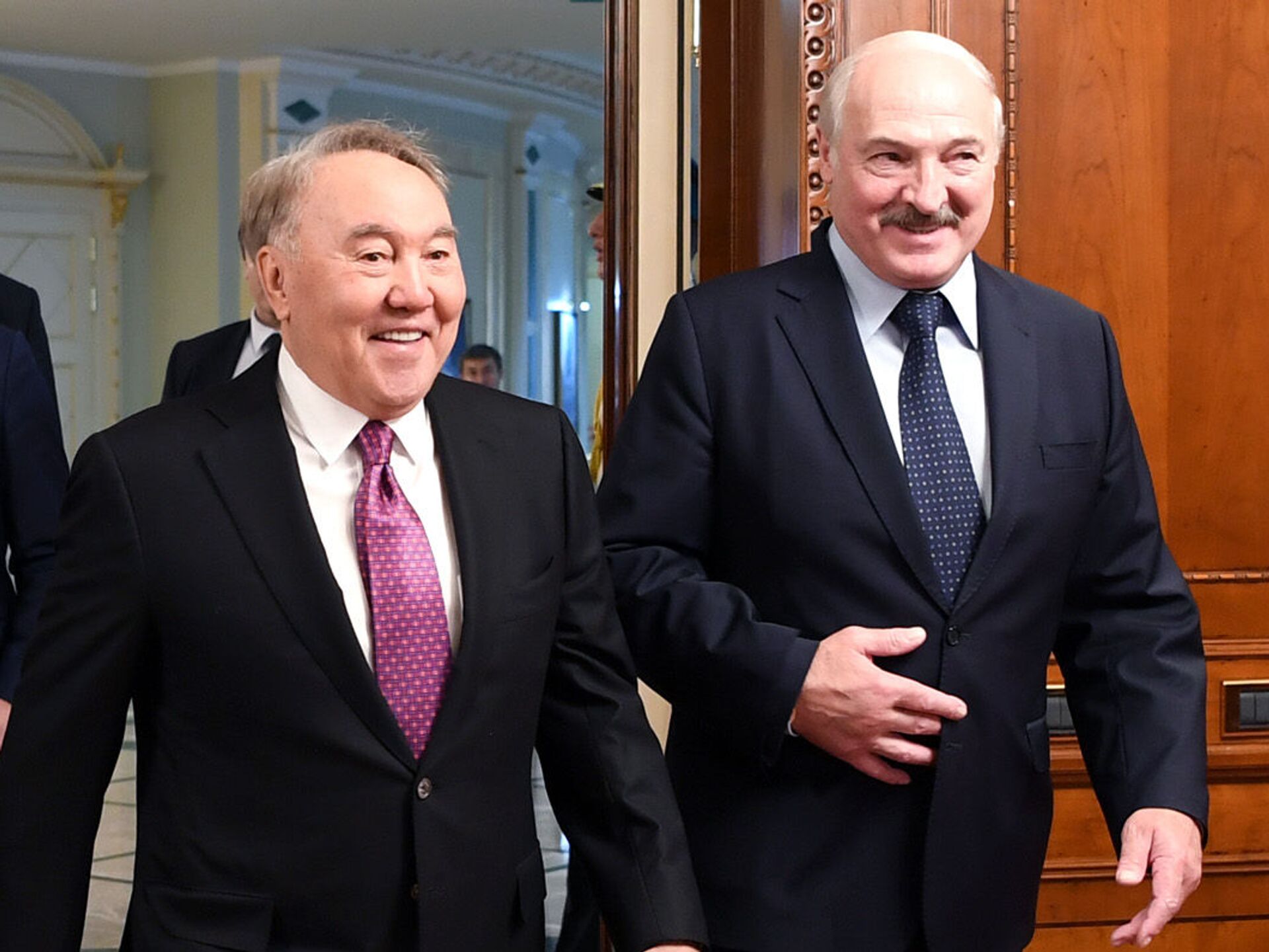 Назарбаев ізімен: Лукашенко Президент пен оның отбасына байланысты заң ұсынды