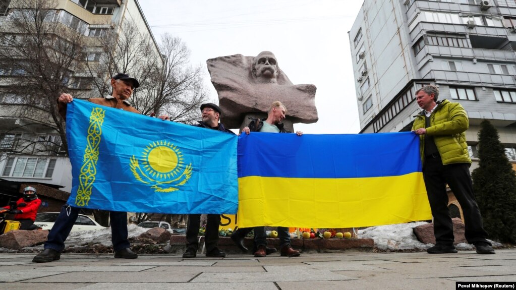 Қазақстанның Украинадағы елшілігі қазақстандықтарды елден кетуге шақырды