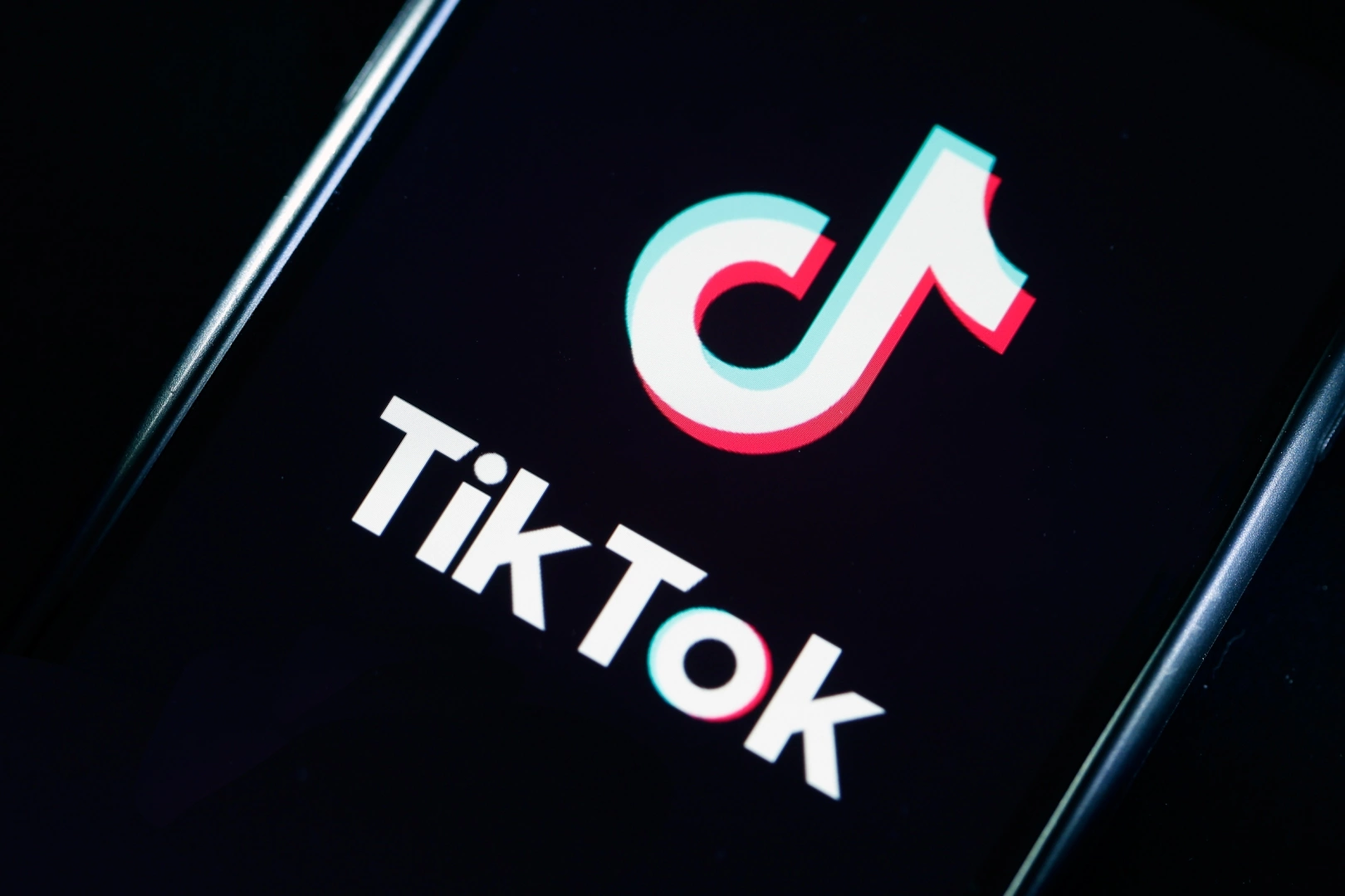 Қазақстанда 13 жасқа дейінгі балаларға Tik Tok-ты бұғаттау ұсынылды