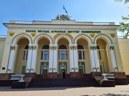 Аграрлық университет қызметкерлері 43,8 млн теңге жымқырғаны үшін сотталды