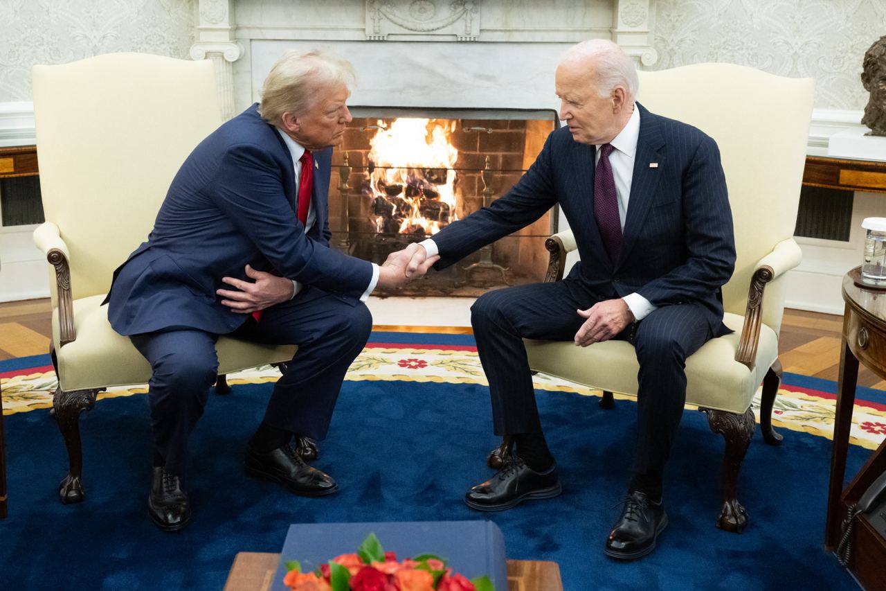 Трамп пен Байден Ақ үйде кездесті