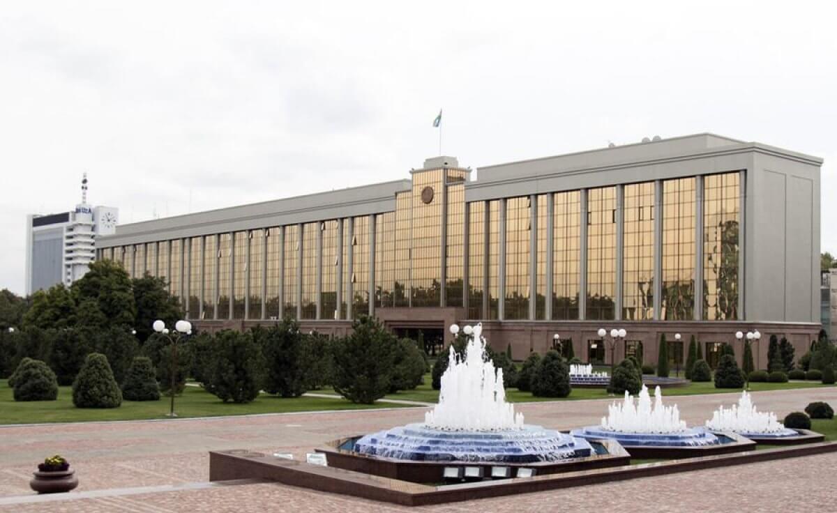 Өзбекстан үкіметі отставкаға кетті