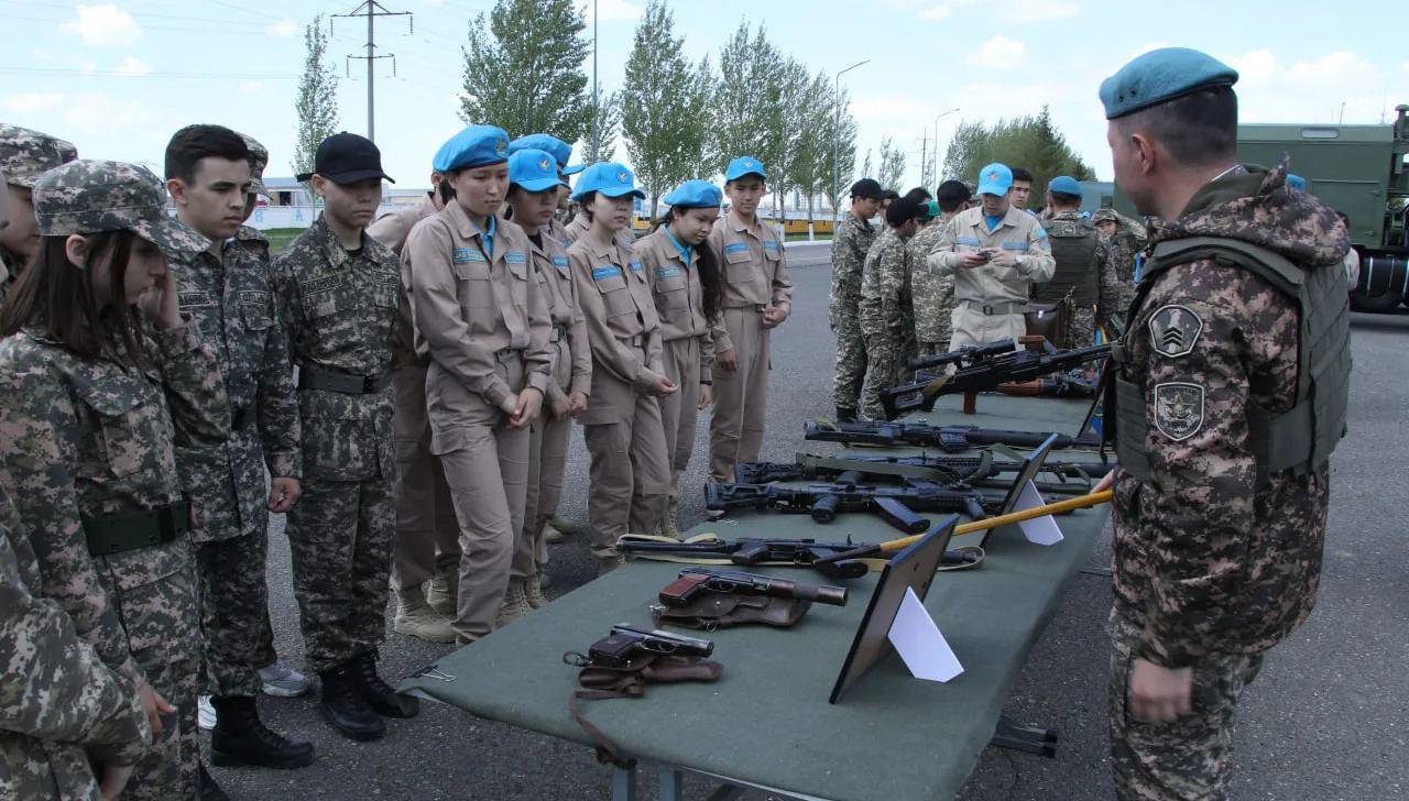 Кадетские классы и военно-патриотические клубы: новый подход к работе с трудными подростками в Казахстане