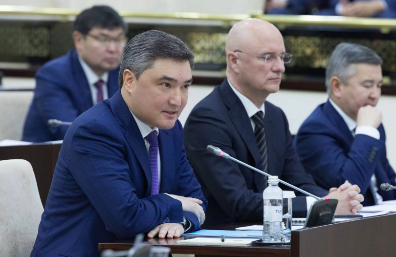 Премьер: Список товаров, закупаемых только у отечественных производителей, увеличен в 3 раза