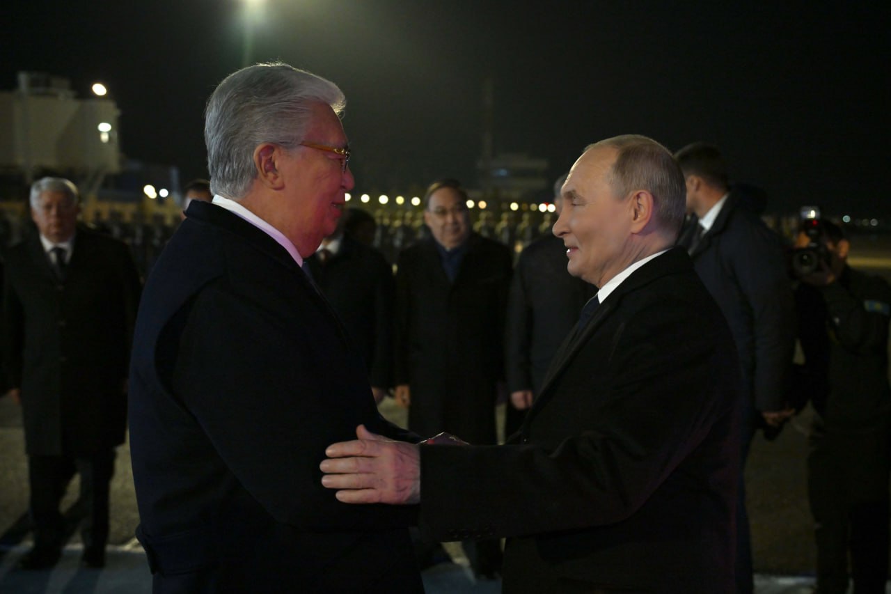 Тоқаев Қазақстанға мемлекеттік сапармен келген Путинді елорда әуежайында қарсы алды