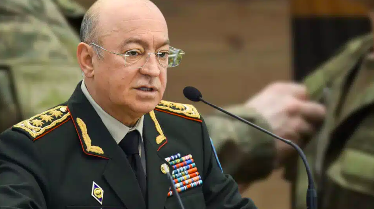 Азербайджан наградил казахстанцев за спасение пассажиров при крушении самолета близ Актау