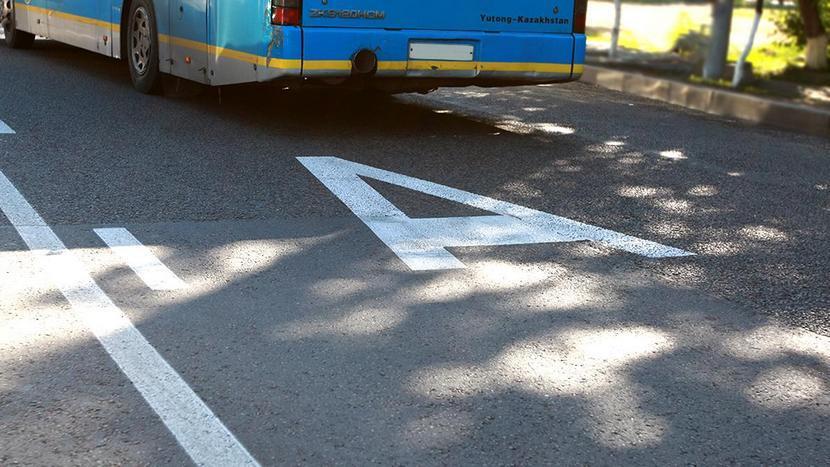 Астанада көшелердің бірінде автобус жолағымен жүруге уақытша рұқсат берілді