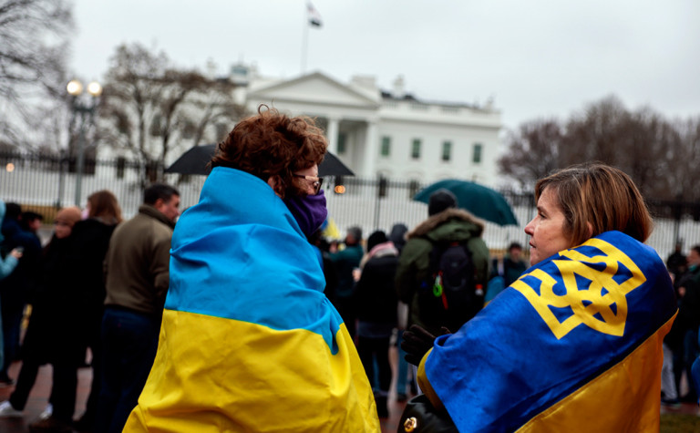 Трамп 240 мыңға жуық украиналық босқынды елден шығаруы мүмкін