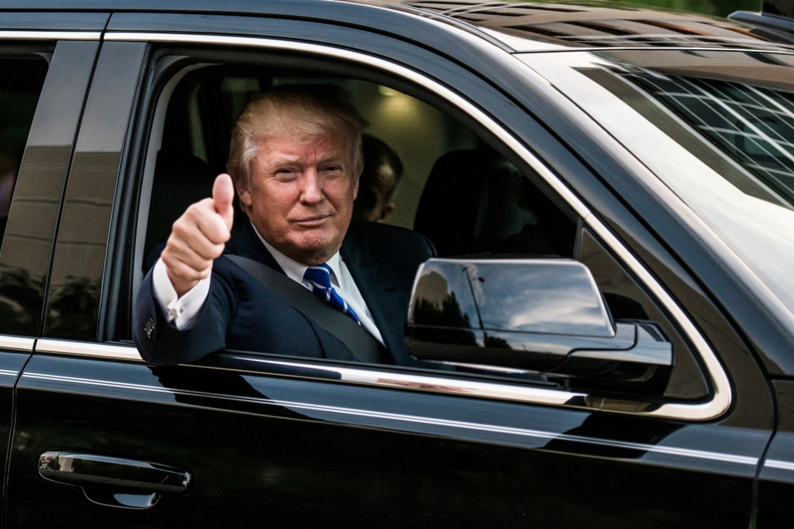 Трамп импорттық көліктерге 25% салық енгізбекші