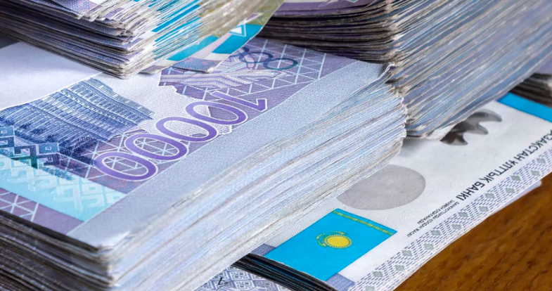 Автовладельцы в Казахстане задолжали почти 33 млрд тенге по налогу на транспорт