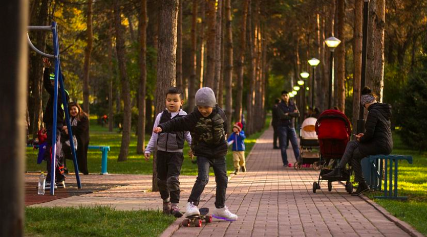 Рождаемость в Казахстане падает: какие последствия ждут страну?