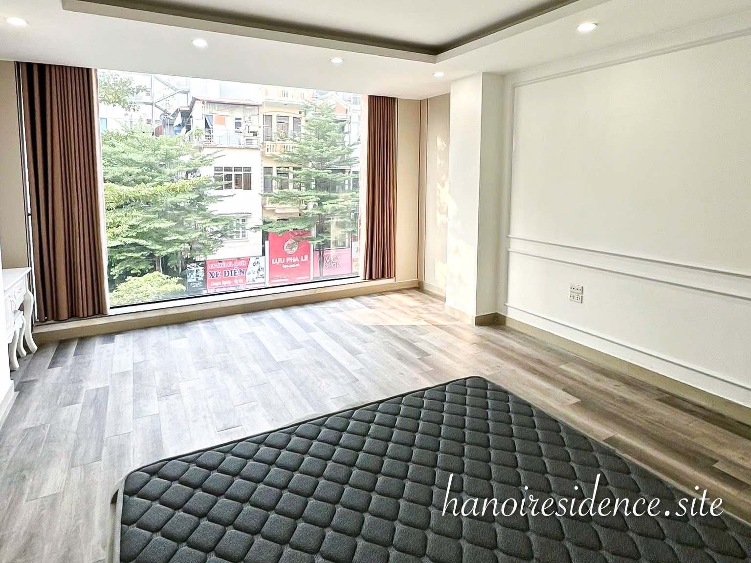 Mặt phố Tôn Đức Thắng, Đống Đa