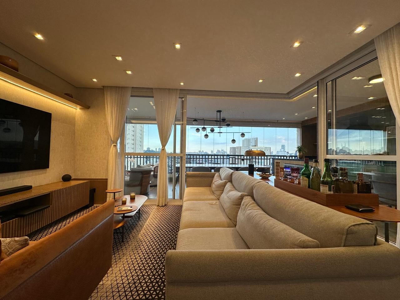 Apartamento 163m² com 4 vagas e sacada gourmet na Vila Romana