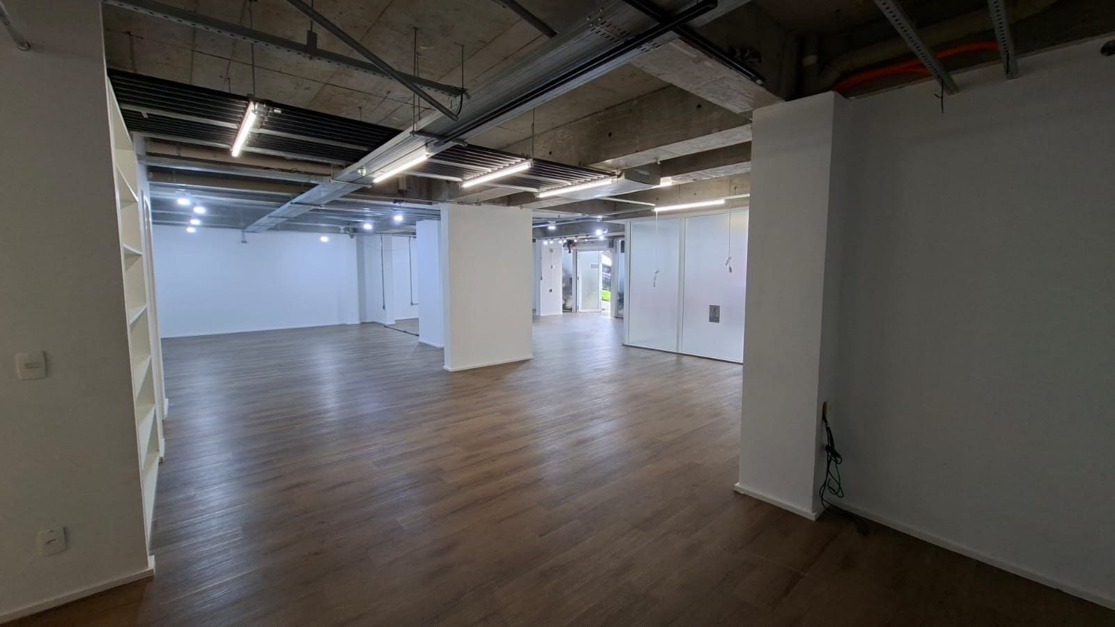 Comercial para alugar em Pinheiros · 2 vagas, 195 m²
