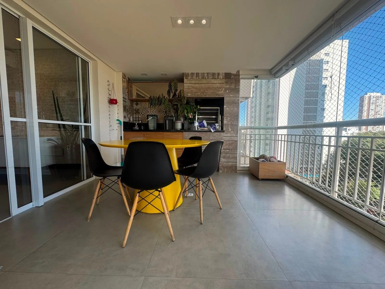 Apartamento à venda em Vila Romana · 4 dormitórios, 3 suítes, 3 vagas, 180 m²