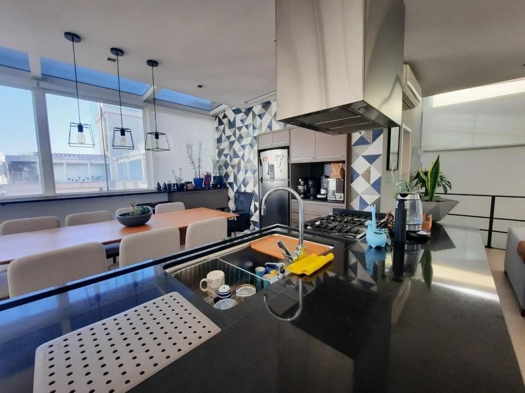 Apartamento à venda em Vila Pompéia · 1 dormitório, 1 suíte, 2 vagas, 126 m²