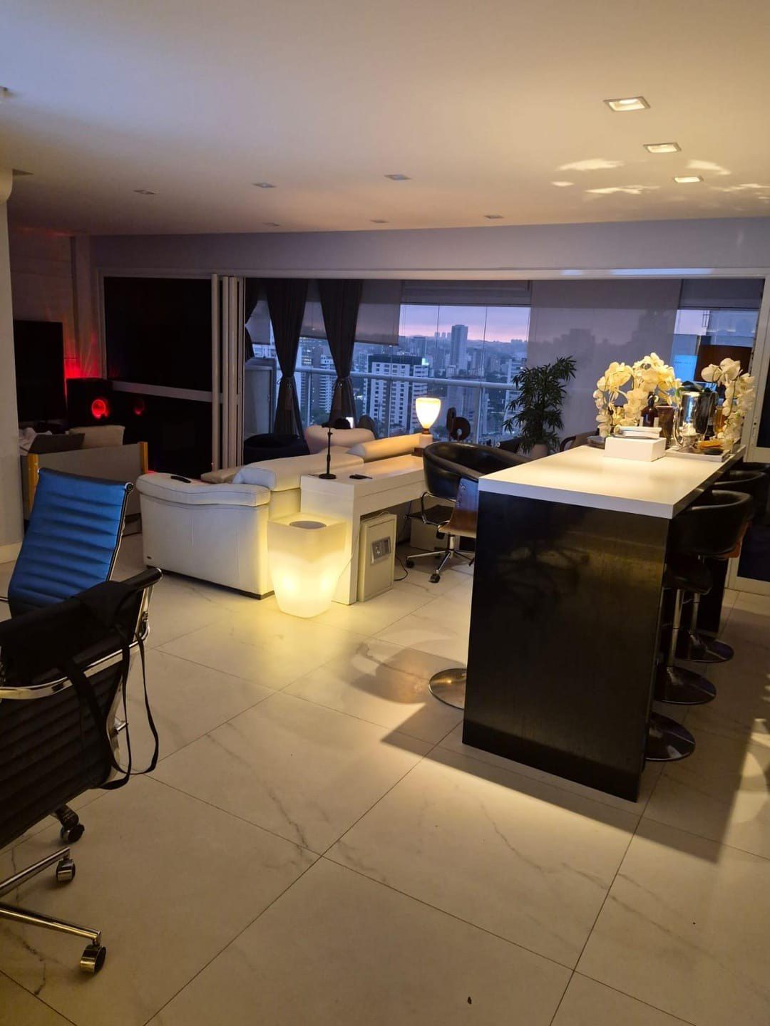 Apartamento para alugar em Pinheiros · 1 dormitório, 1 suíte, 2 vagas, 84 m²