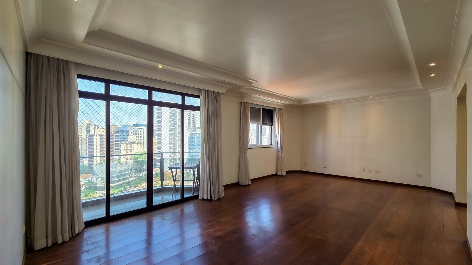 Apartamento à venda em Pinheiros · 3 dormitórios, 3 suítes, 3 vagas, 167 m²