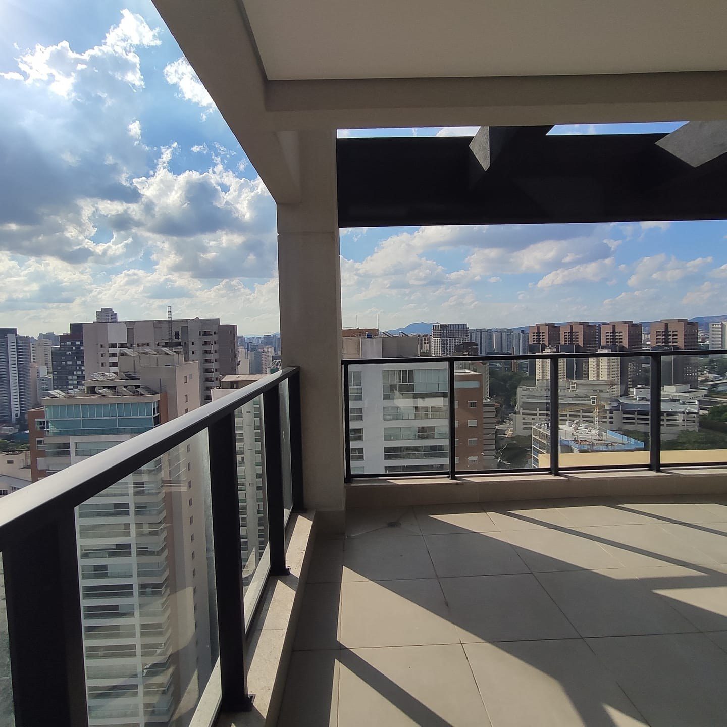 Apartamento à venda em Água Branca · 3 dormitórios, 3 suítes, 2 vagas, 219 m²