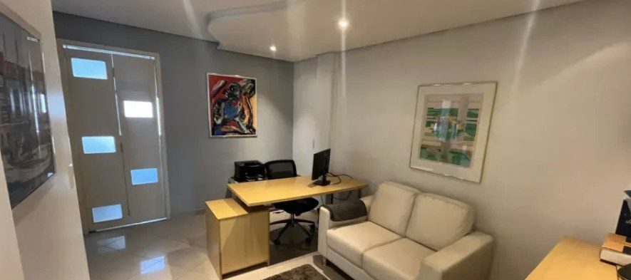 Comercial à venda em Água Branca · 56 m² · Edifico João Vitale