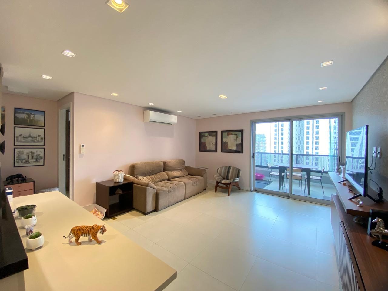 Apartamento 83m² com 2 suítes e vista livre na Água Branca