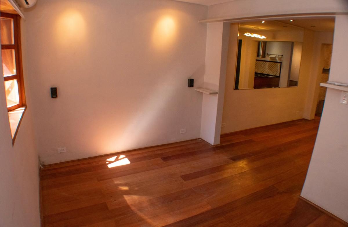 Casa à venda em Pinheiros · 3 dormitórios, 1 suíte, 1 vaga, 131 m²