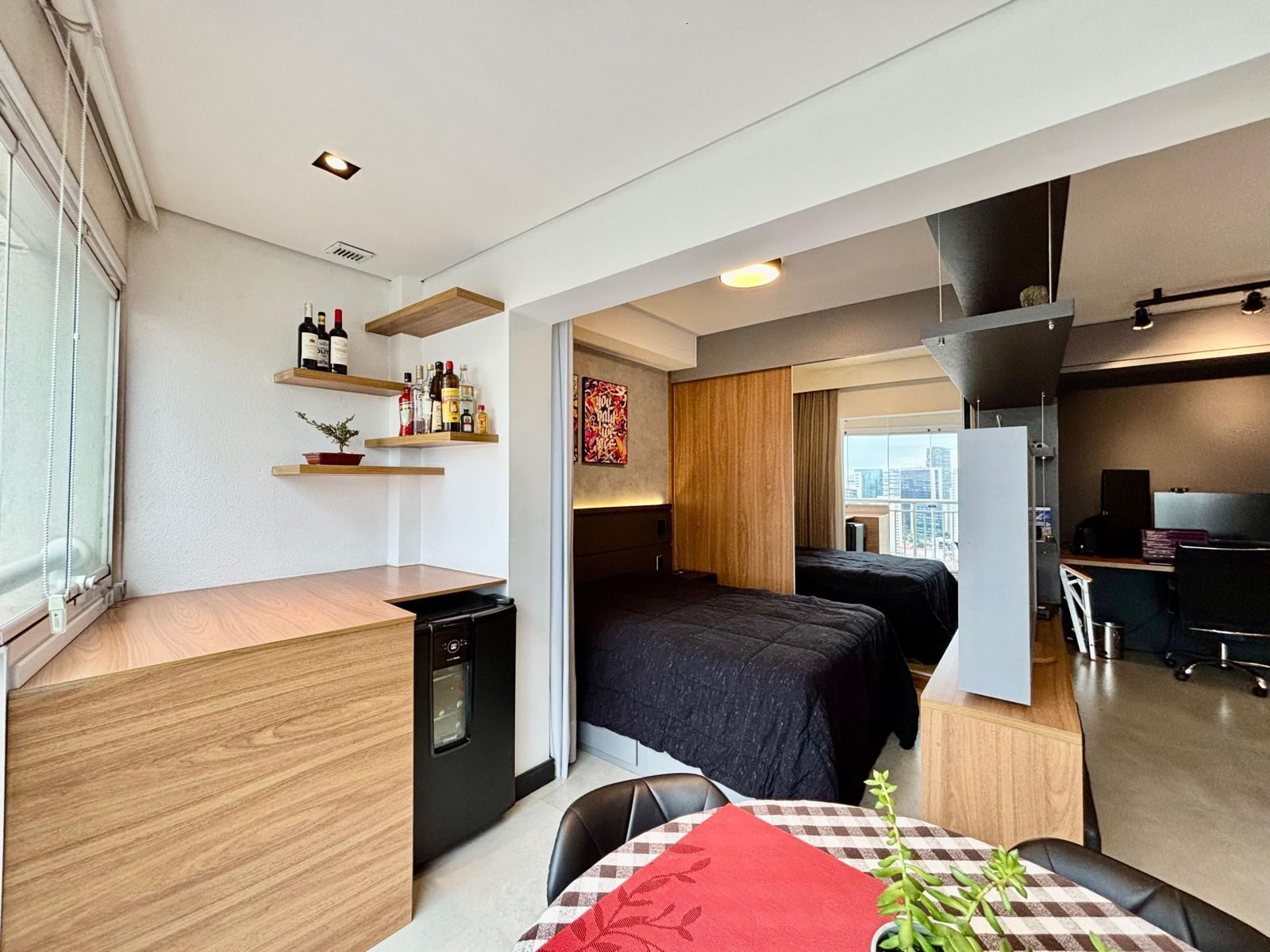 Apartamento mobiliado com 2 vagas no Summit Pinheiros, pronto