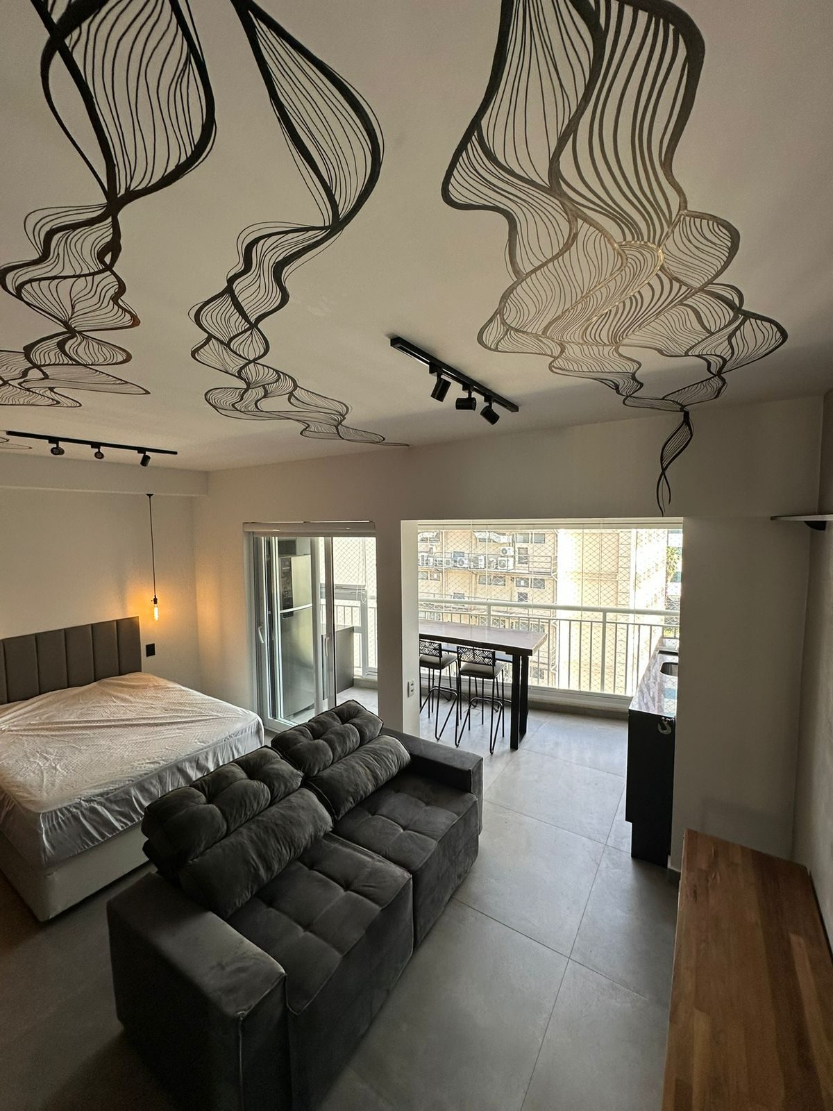Studio mobiliado com sacada e vaga no Condomínio Summit Pinheiros