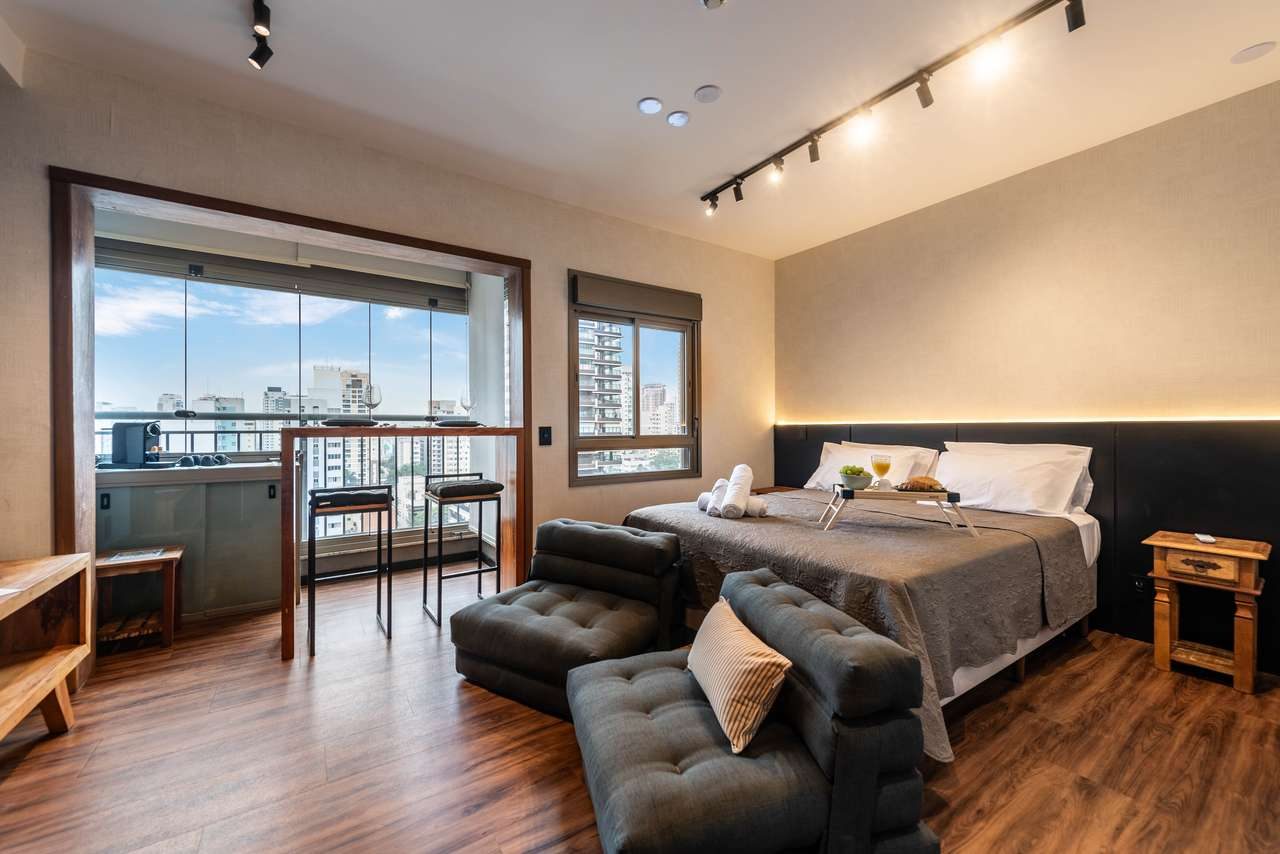 Studio mobiliado com varanda em Perdizes, 32m² e armários planejados