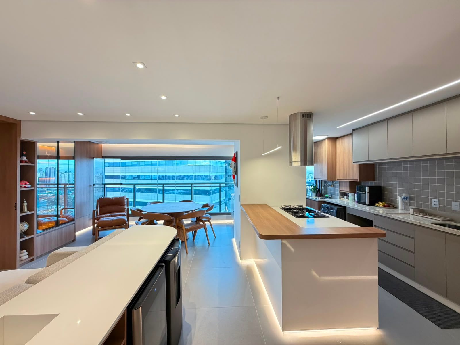 Apartamento à venda em AGÚA BRANCA · 1 dormitório, 1 suíte, 1 vaga, 79 m²