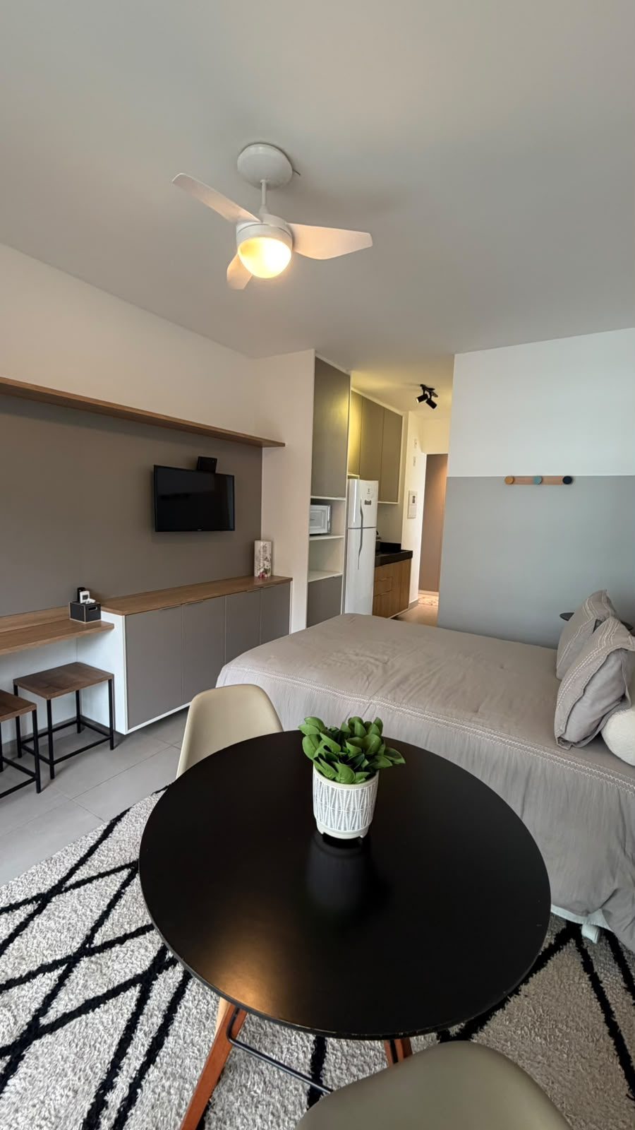 Studio com sacada e ar-condicionado na Pompeia, 29m²